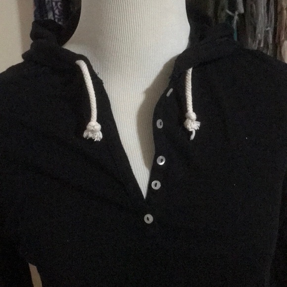 Top - Picture 2 of 3